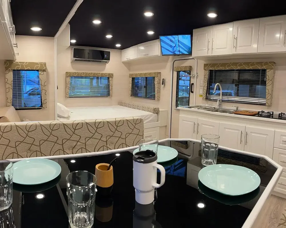 Interior de una unidad Jaycor RV Cruiser